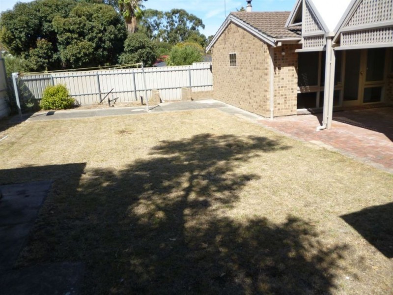 33 Flinders Crescent, Hackham SA 5163
