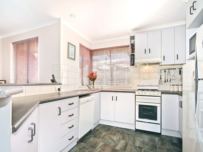 27 Baltimore Avenue, Morphett Vale SA 5162