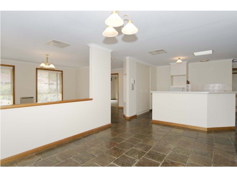 27 Brookland Valley Drive, Woodcroft SA 5162