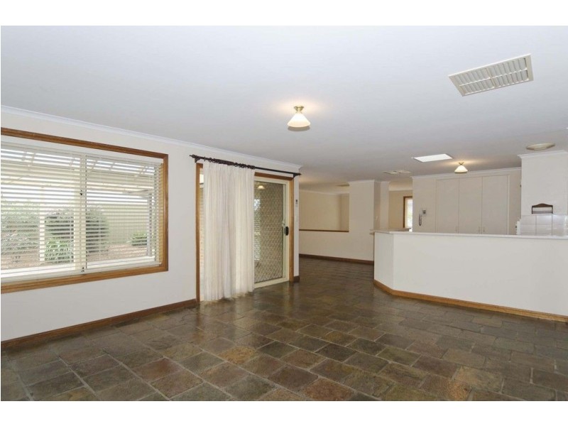 27 Brookland Valley Drive, Woodcroft SA 5162