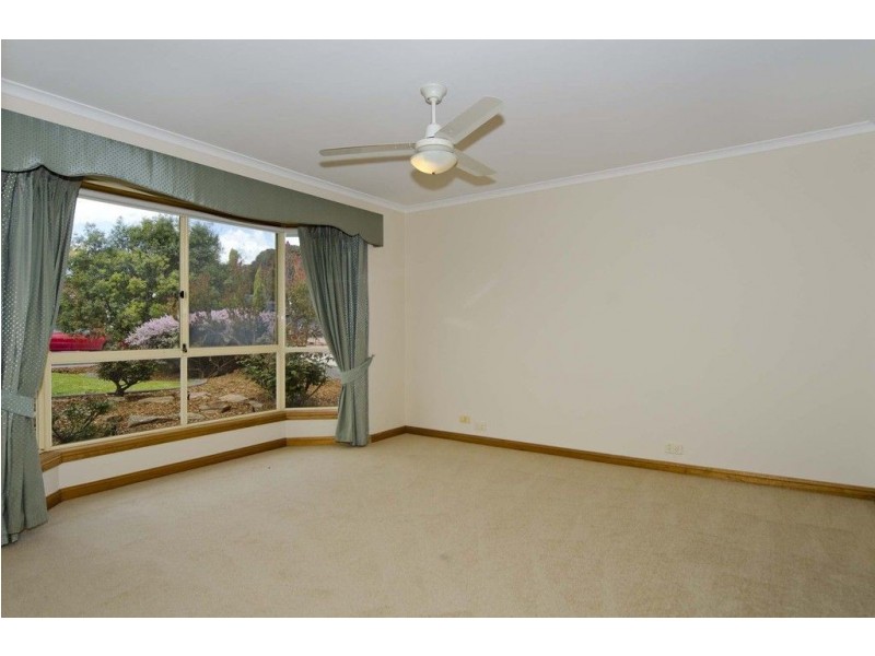 27 Brookland Valley Drive, Woodcroft SA 5162