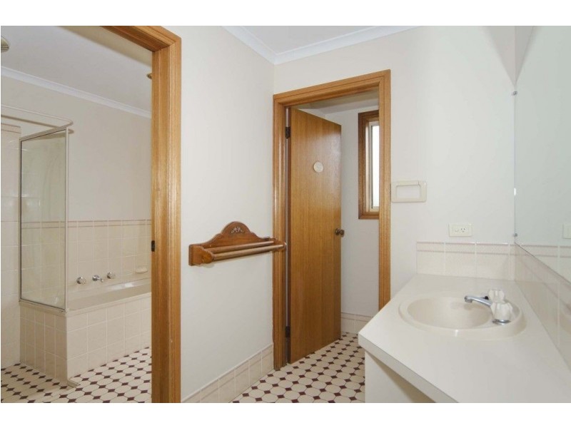 27 Brookland Valley Drive, Woodcroft SA 5162