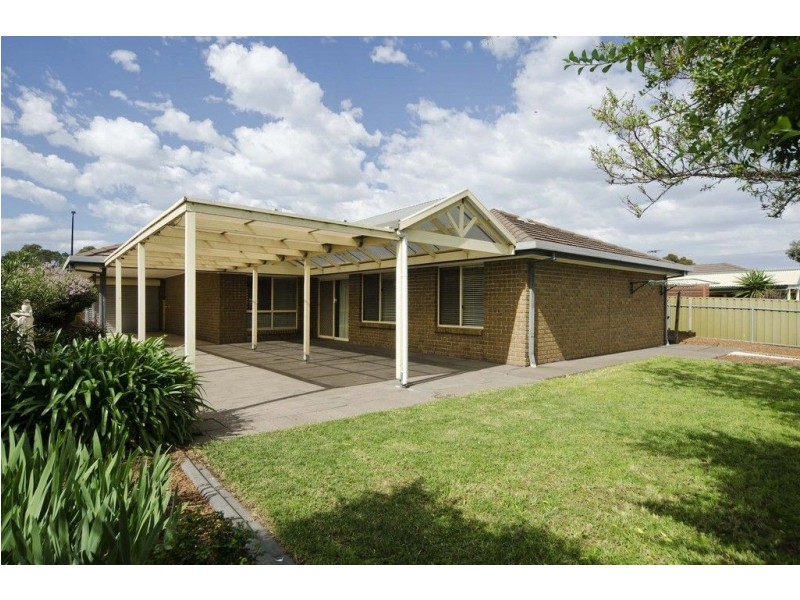 27 Brookland Valley Drive, Woodcroft SA 5162