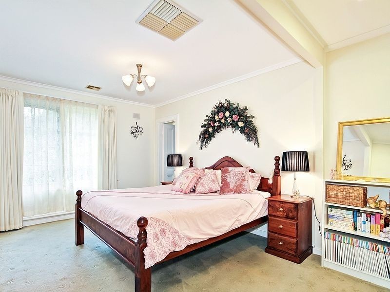 27 Yeldham Drive, Morphett Vale SA 5162