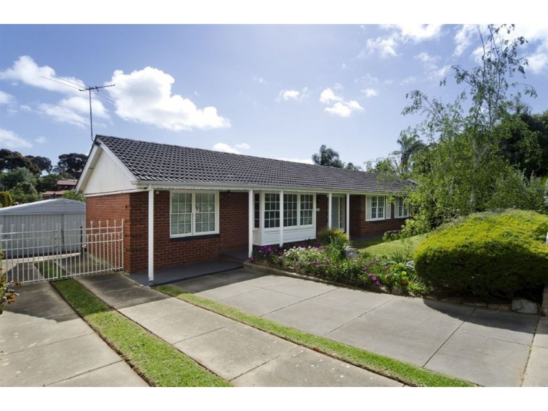 11 Roundaway Crescent, O’halloran Hill SA 5158