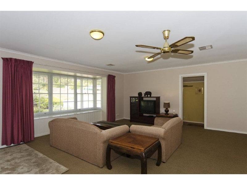 11 Roundaway Crescent, O’halloran Hill SA 5158