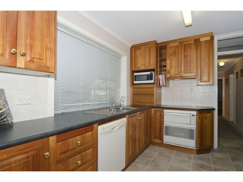 11 Roundaway Crescent, O’halloran Hill SA 5158