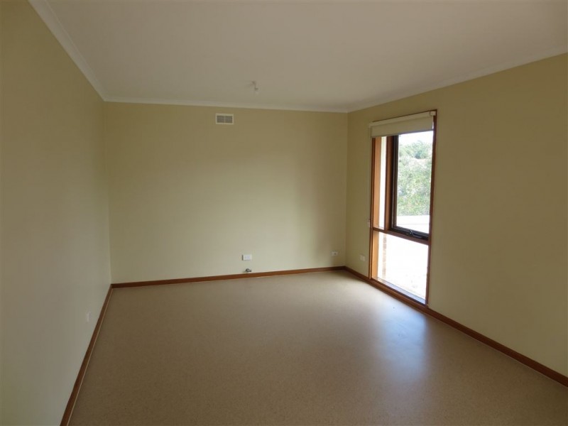 4 Cumberland Crescent, Huntfield Heights SA 5163