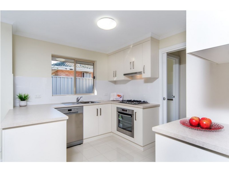 10 Raphael Crescent, Morphett Vale SA 5162