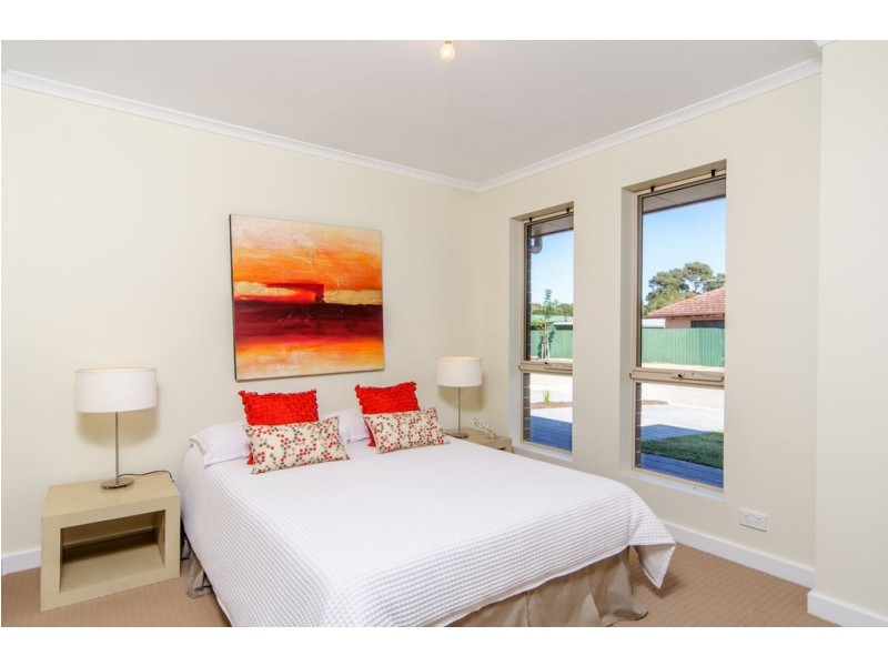 10 Raphael Crescent, Morphett Vale SA 5162