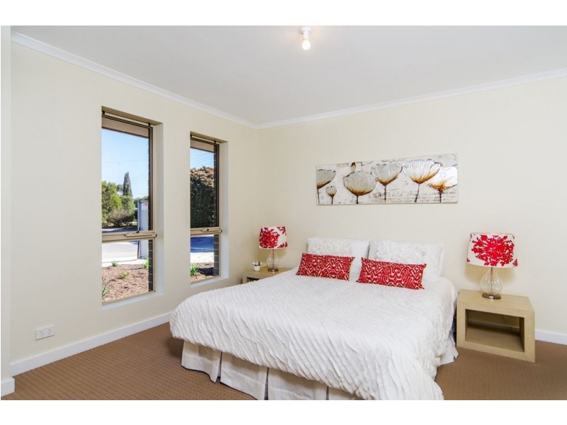 10 Raphael Crescent, Morphett Vale SA 5162