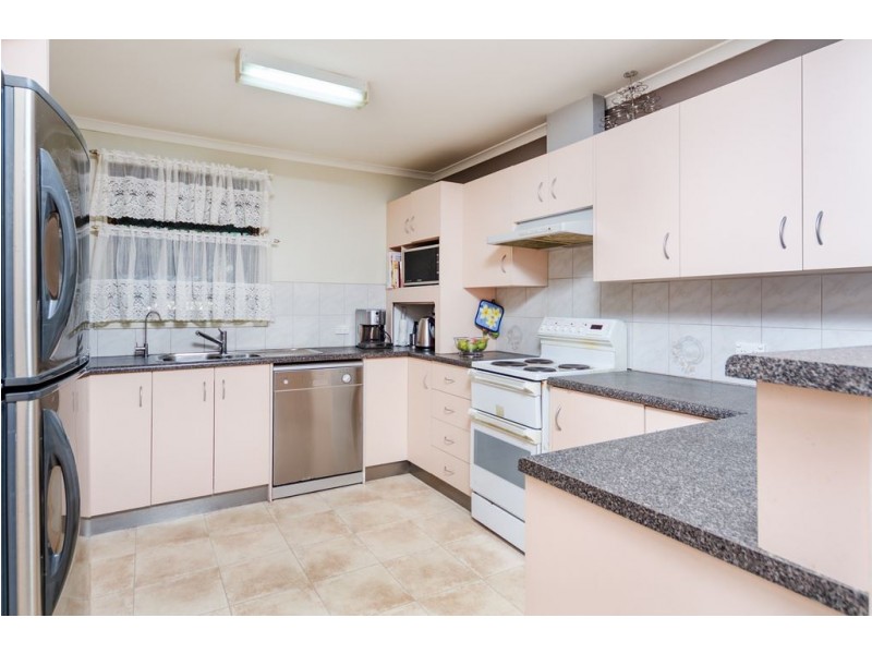 28 Simeon Cres, Morphett Vale SA 5162