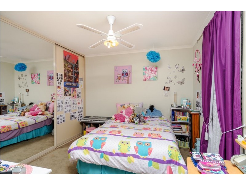 28 Simeon Cres, Morphett Vale SA 5162