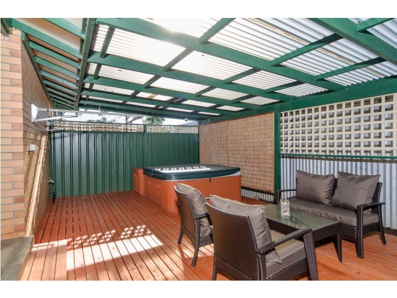 28 Simeon Cres, Morphett Vale SA 5162