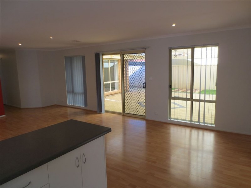 26 Verdant Parade, Woodcroft SA 5162