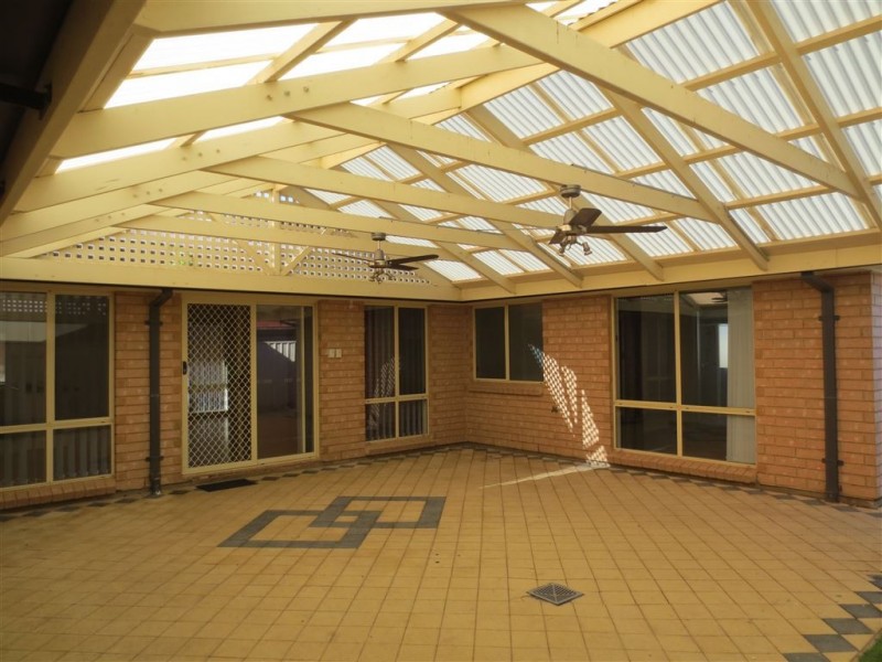 26 Verdant Parade, Woodcroft SA 5162