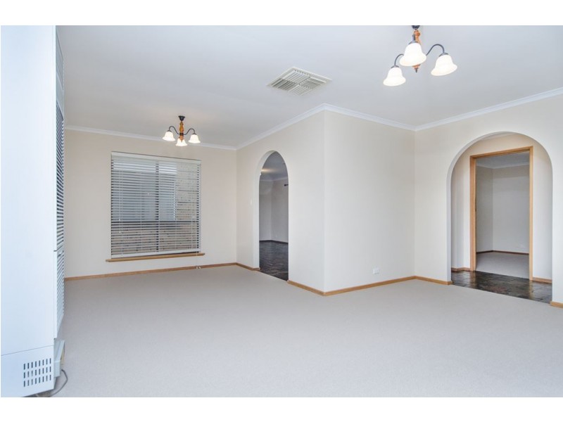 9 Banks Road, Woodcroft SA 5162