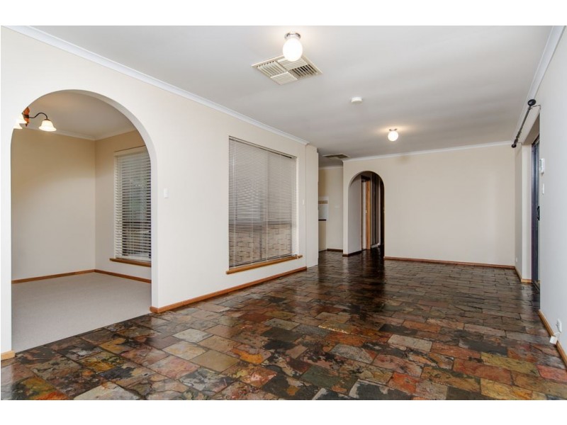 9 Banks Road, Woodcroft SA 5162
