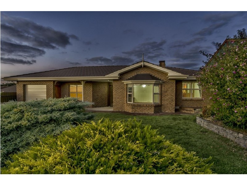 12 Poralka Crescent, Hallett Cove SA 5158