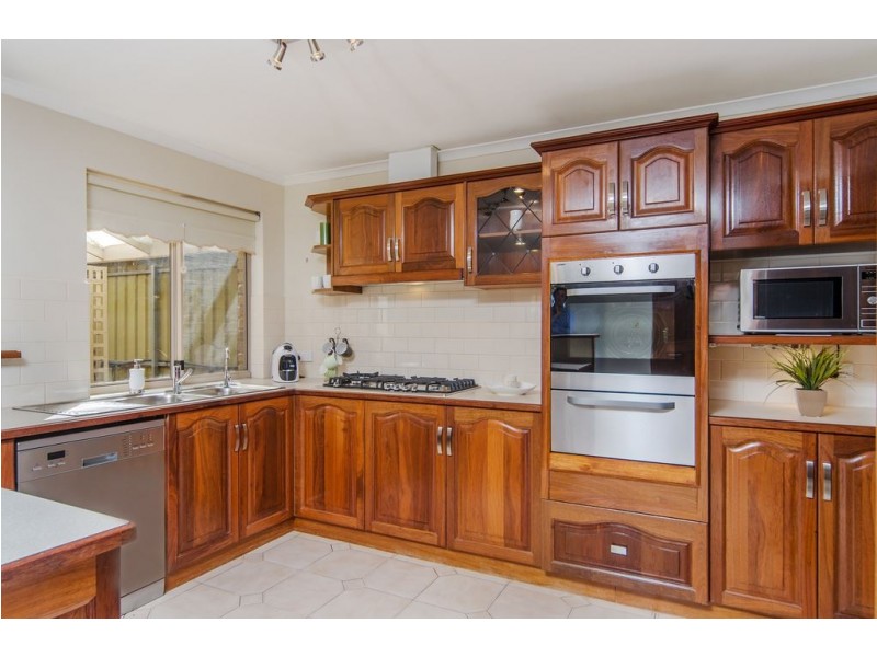 12 Poralka Crescent, Hallett Cove SA 5158