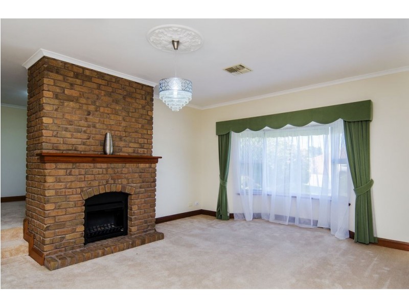 12 Poralka Crescent, Hallett Cove SA 5158