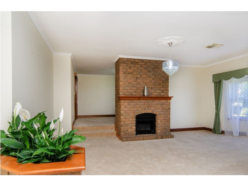 12 Poralka Crescent, Hallett Cove SA 5158
