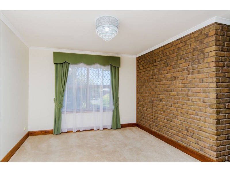 12 Poralka Crescent, Hallett Cove SA 5158
