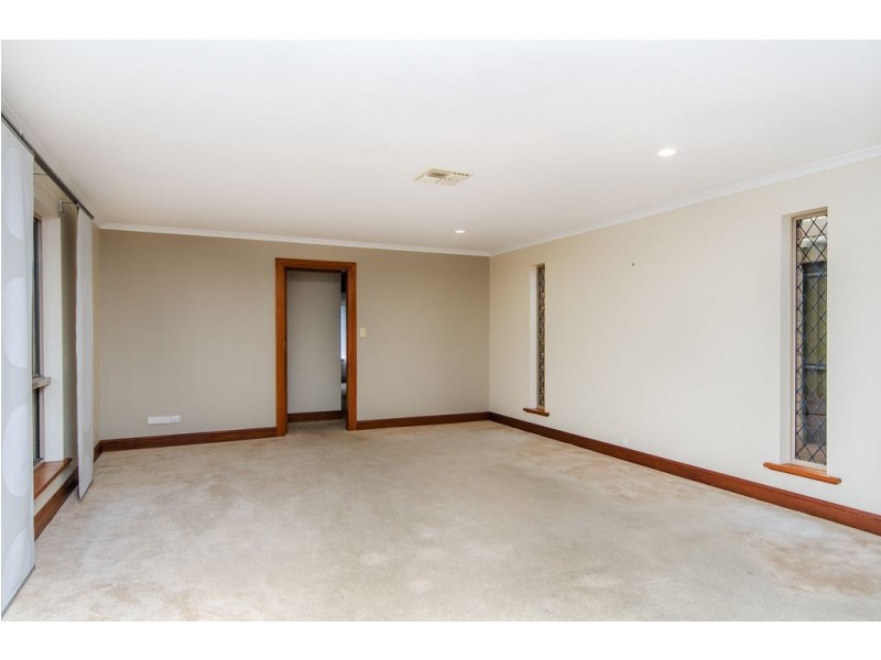 12 Poralka Crescent, Hallett Cove SA 5158