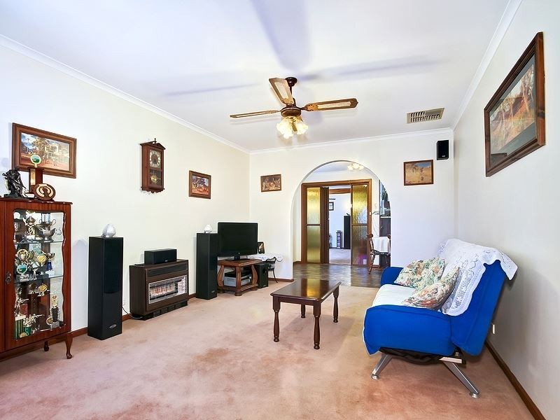 16 Glenhelen Road, Morphett Vale SA 5162