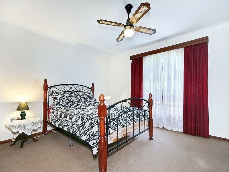 16 Glenhelen Road, Morphett Vale SA 5162