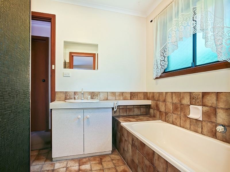 16 Glenhelen Road, Morphett Vale SA 5162