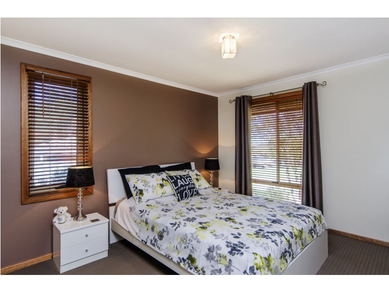 35 Oslo Crescent, Hackham West SA 5163