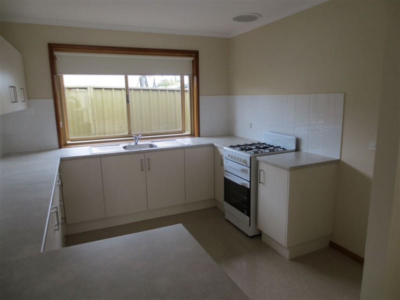 4 Hendrix Crescent, Woodcroft SA 5162