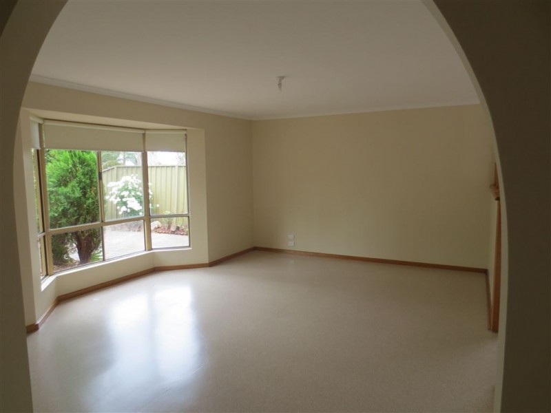 4 Hendrix Crescent, Woodcroft SA 5162