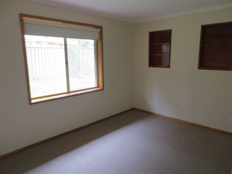 4 Hendrix Crescent, Woodcroft SA 5162