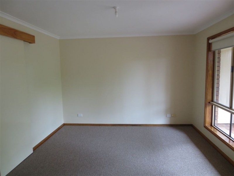 4 Hendrix Crescent, Woodcroft SA 5162