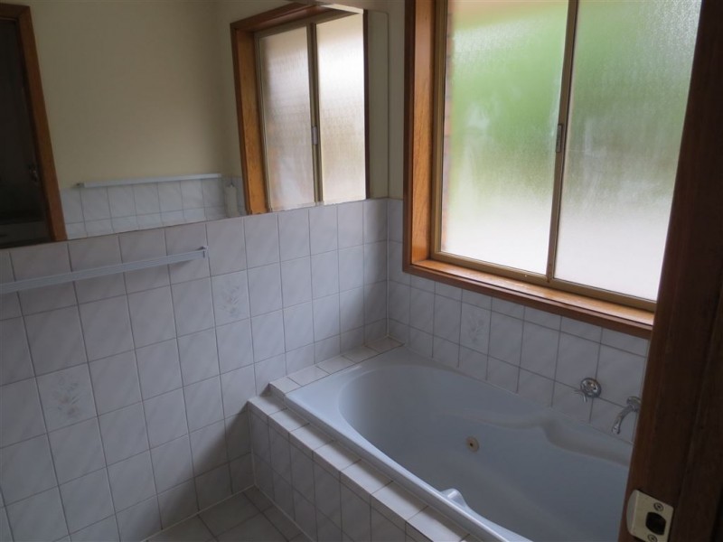 4 Hendrix Crescent, Woodcroft SA 5162