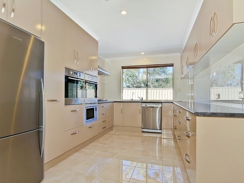 27 Berenwode Cct, Morphett Vale SA 5162