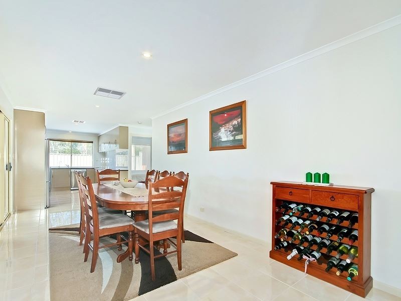 27 Berenwode Cct, Morphett Vale SA 5162