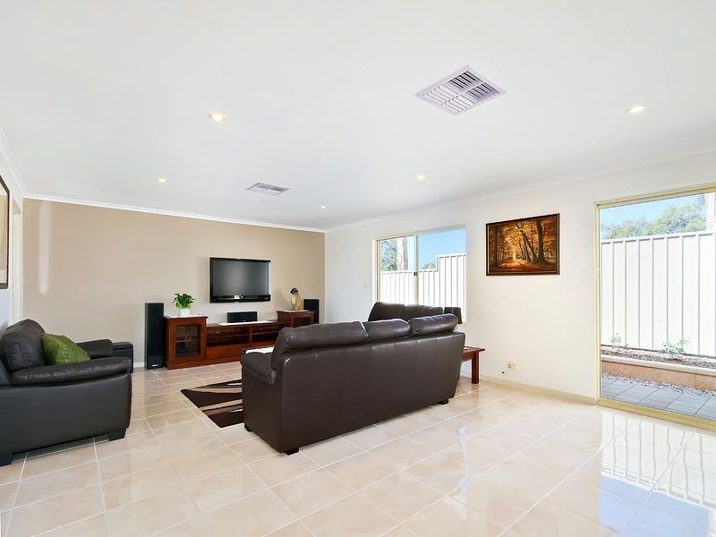 27 Berenwode Cct, Morphett Vale SA 5162