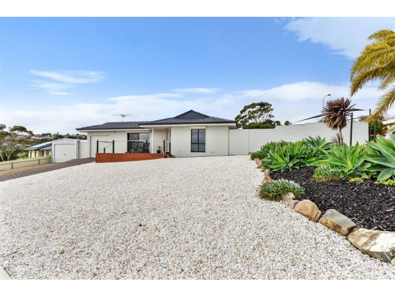 2 Minnipa Drive, Hallett Cove SA 5158