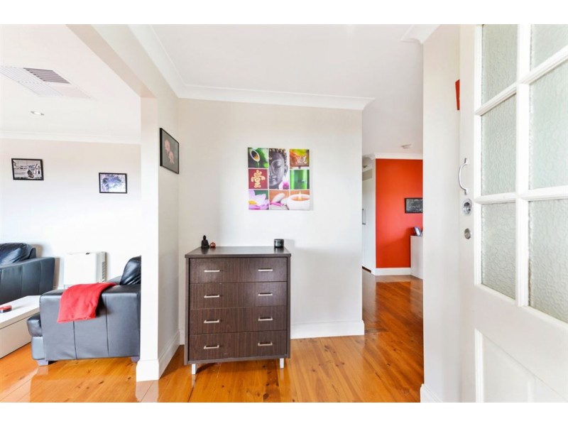 2 Minnipa Drive, Hallett Cove SA 5158