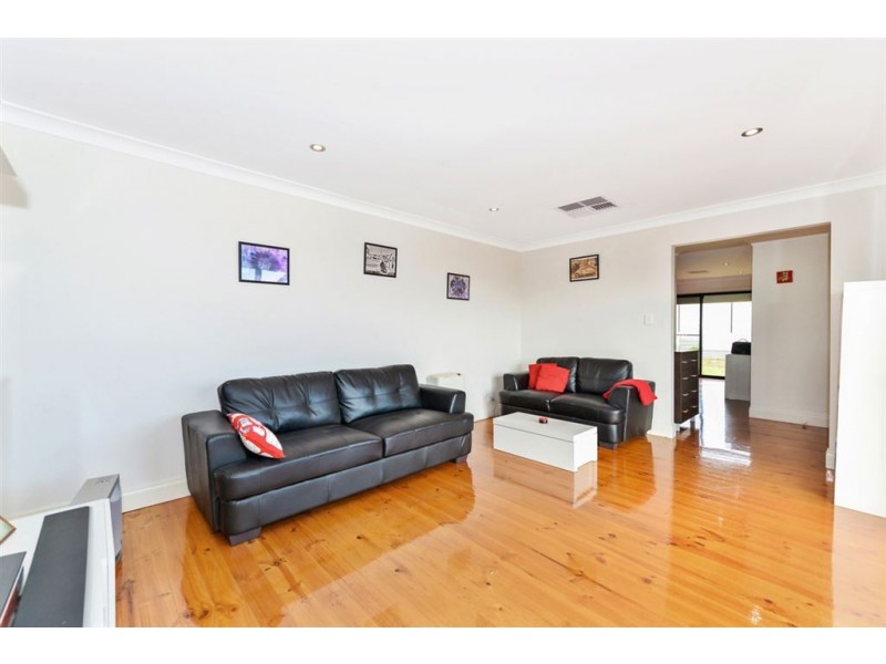 2 Minnipa Drive, Hallett Cove SA 5158