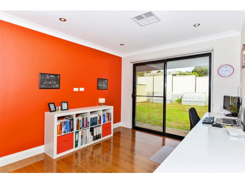 2 Minnipa Drive, Hallett Cove SA 5158