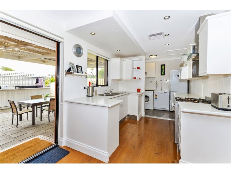 2 Minnipa Drive, Hallett Cove SA 5158