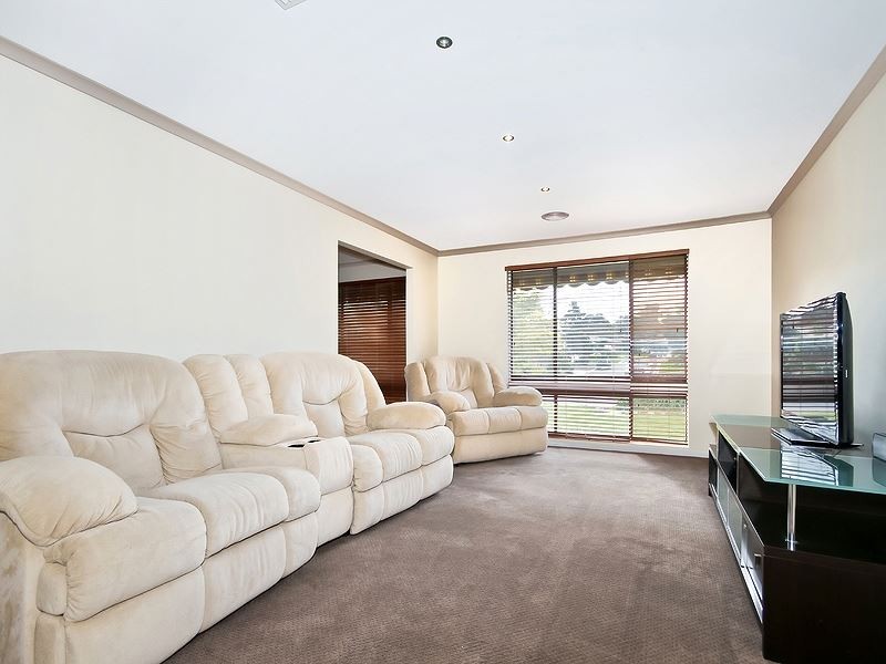 5 Jade Crescent, Happy Valley SA 5159