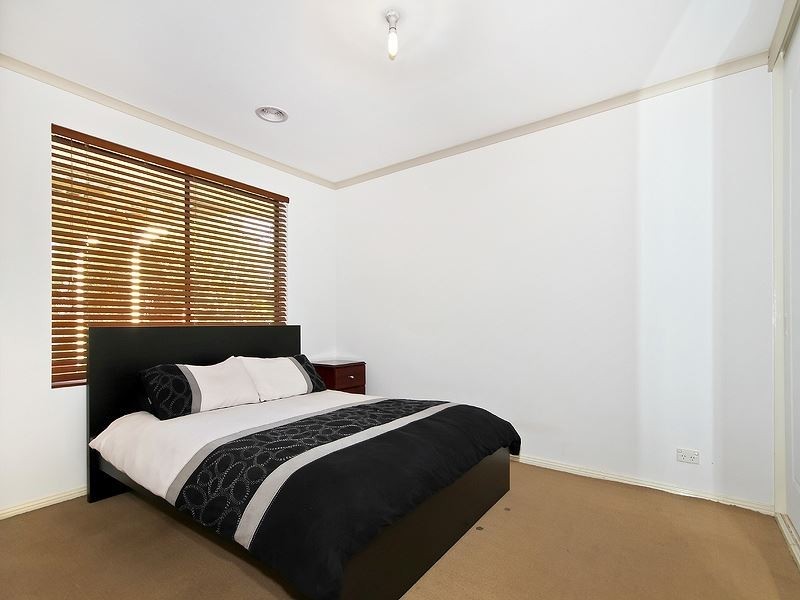 5 Jade Crescent, Happy Valley SA 5159