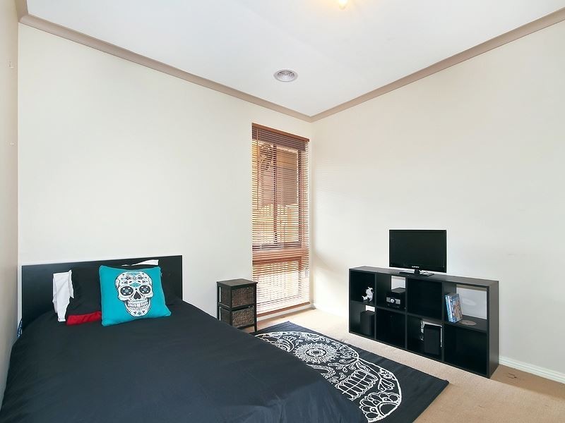 5 Jade Crescent, Happy Valley SA 5159