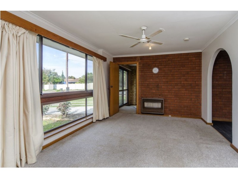 1 Chilcomb Drive, Huntfield Heights SA 5163