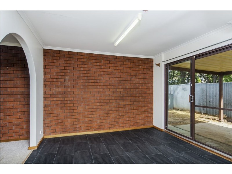 1 Chilcomb Drive, Huntfield Heights SA 5163